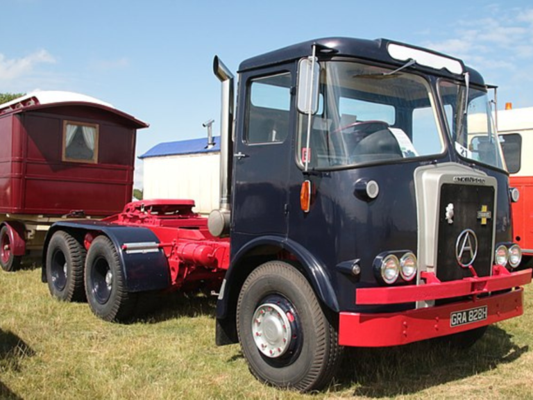 En la imagen se muestra un camión Atkinson L644