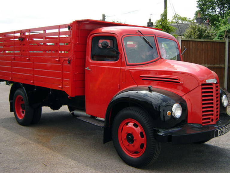 En la imagen se muestra un camión Dodge Kew, 1949-1957