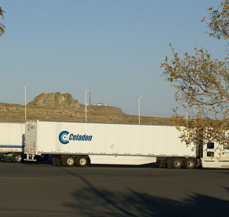 En la imagen se muestra un camión de Celadon Group